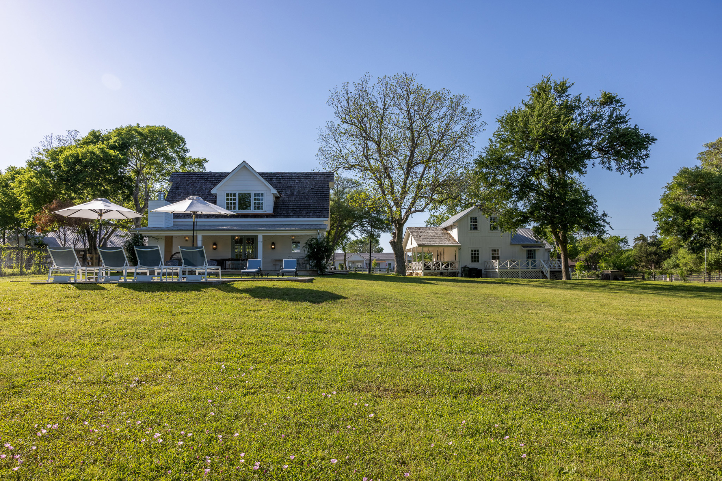 The Pool & Carriage House