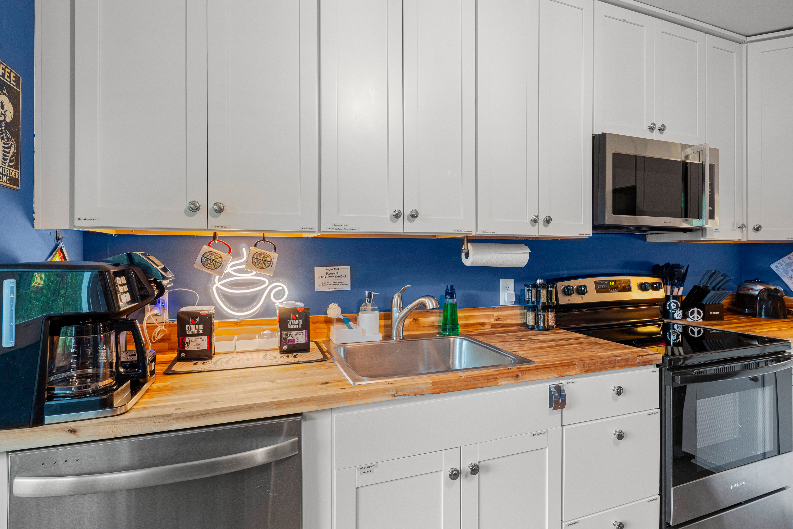 Cooking is a breeze with our fully equipped and clearly labelled kitchen!