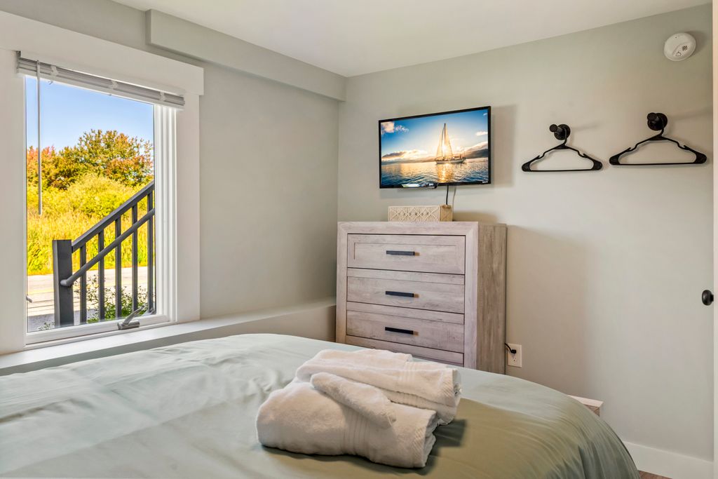 Conveniently located guest room with a comfy full-size bed