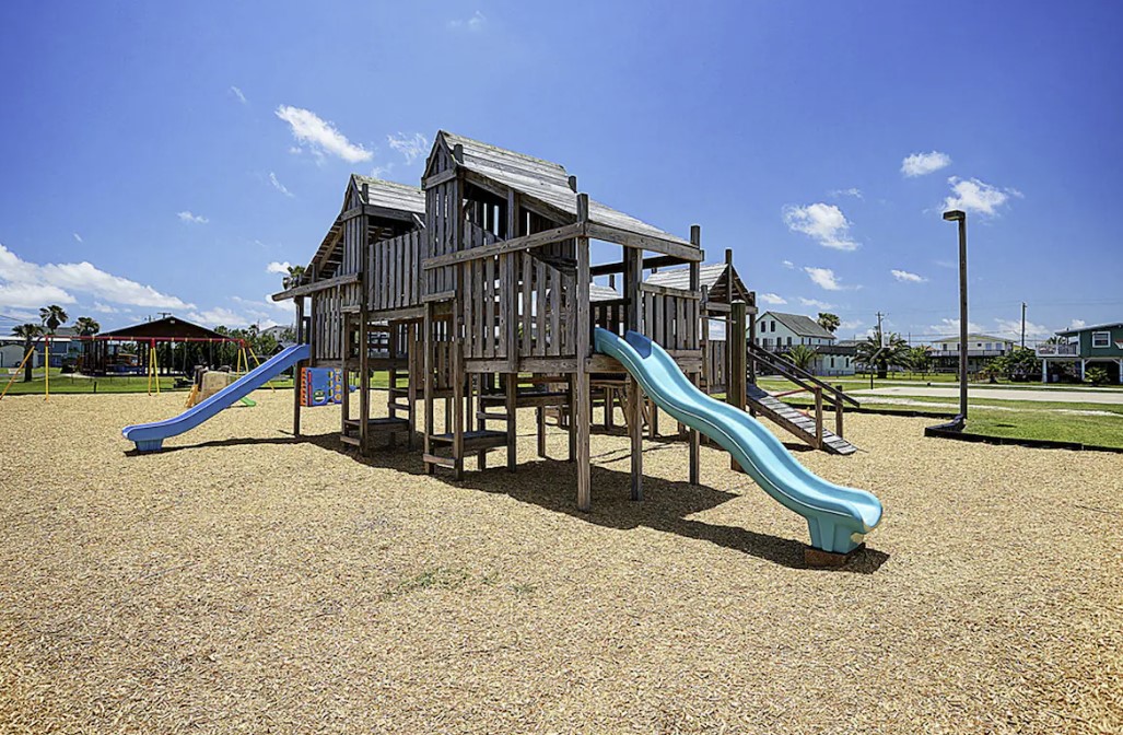 26ddaedd56ce4e7aade24c68afaaa014 | Beachhouse | Texas | TX | Vacation Homes | Galveston | Crystal Beach | Kokomo | Breezy Days | Beachfront Elegance | Sunrise Serenity | Southern Sands Property Management, LLC