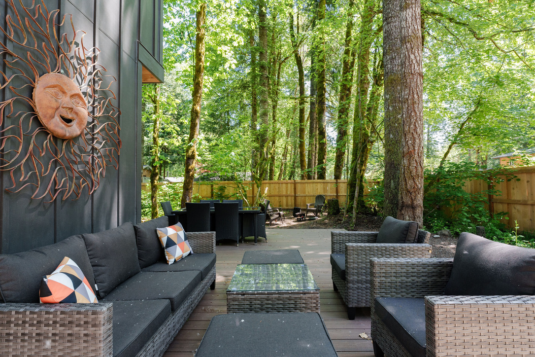 Mt Hood Hideaway deck with seating area