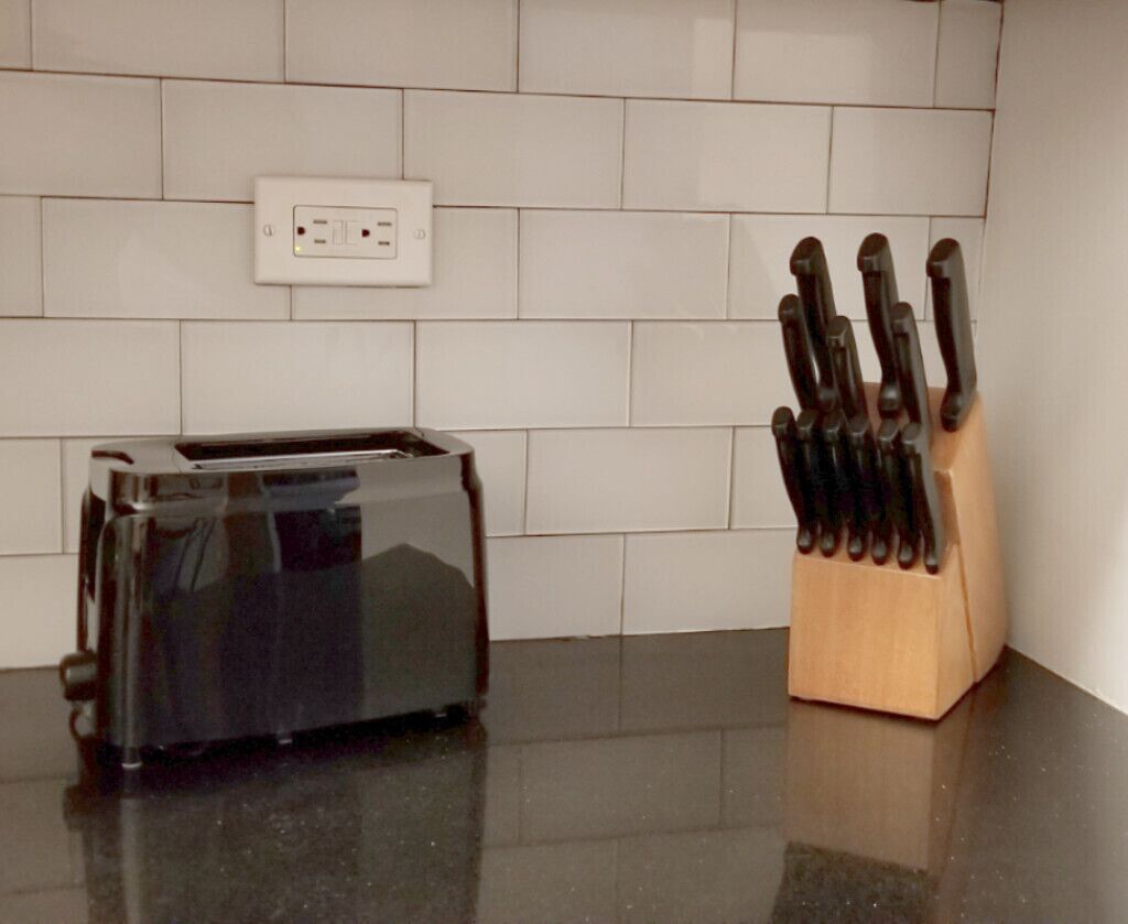 Toaster and knives. Do not mix.