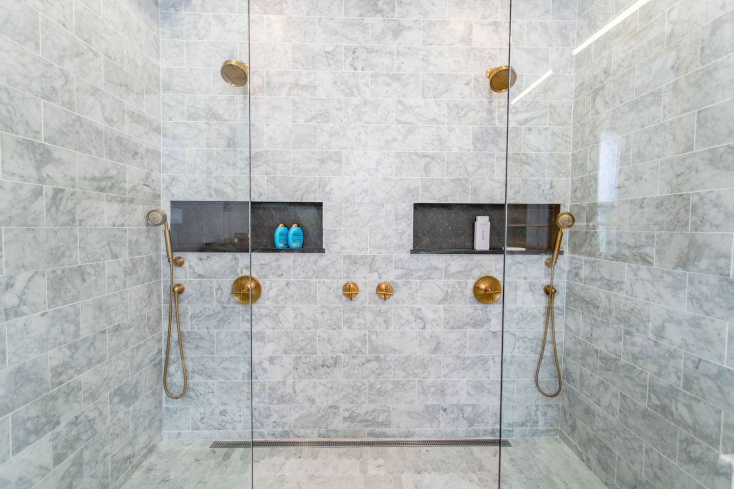 Double Shower in en-suite master bathroom. 

Please note there is no door to the master bathroom. If you need privacy, please close the door to the master bedroom. 