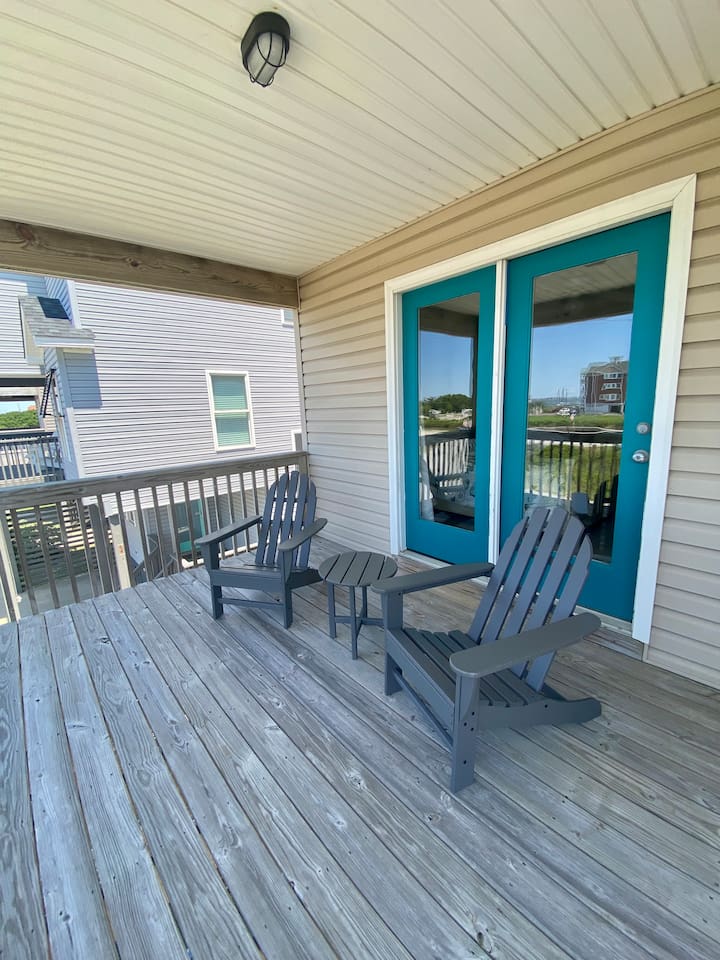 2nd Floor deck with sound views. AMAZING sunsets! Access from 2nd floor king bedroom.