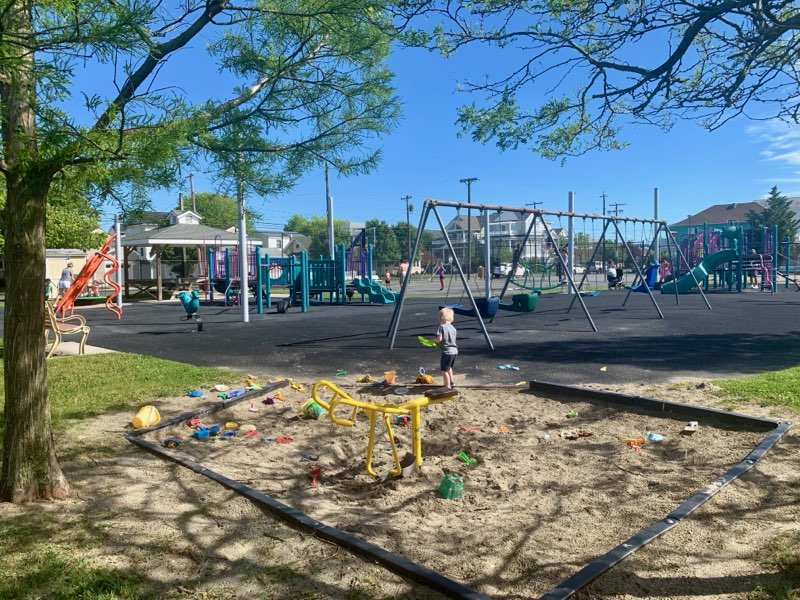 Playground + basketball courts 1 block behind the house