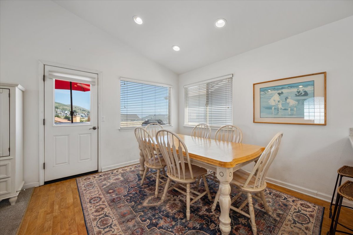 Dinning area leading to the deck.