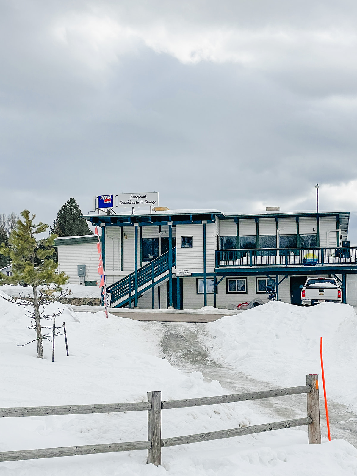 Lakefront Bar & Grill