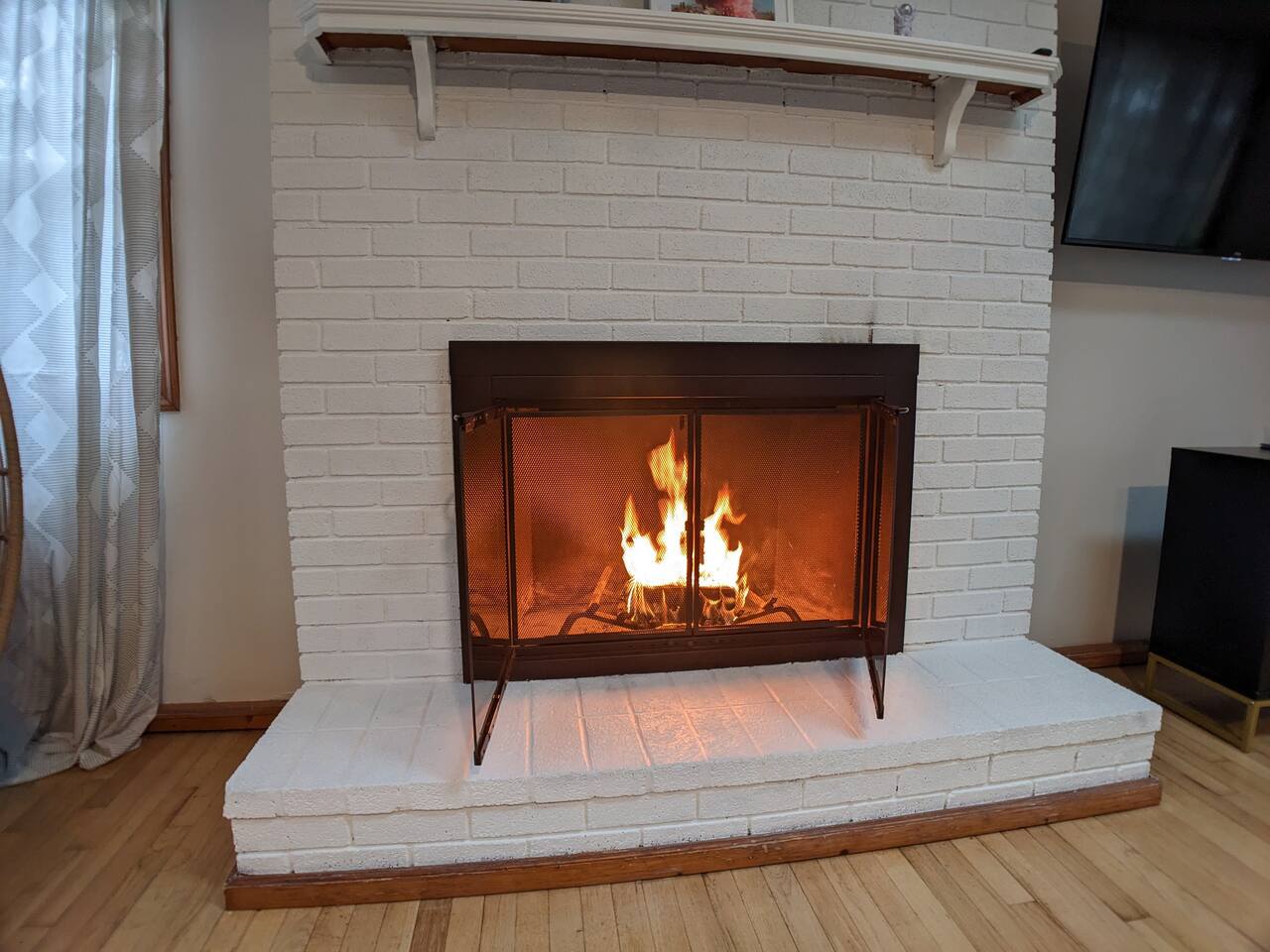 Warm yourself up by the fire. Two duraflame logs provided per stay.