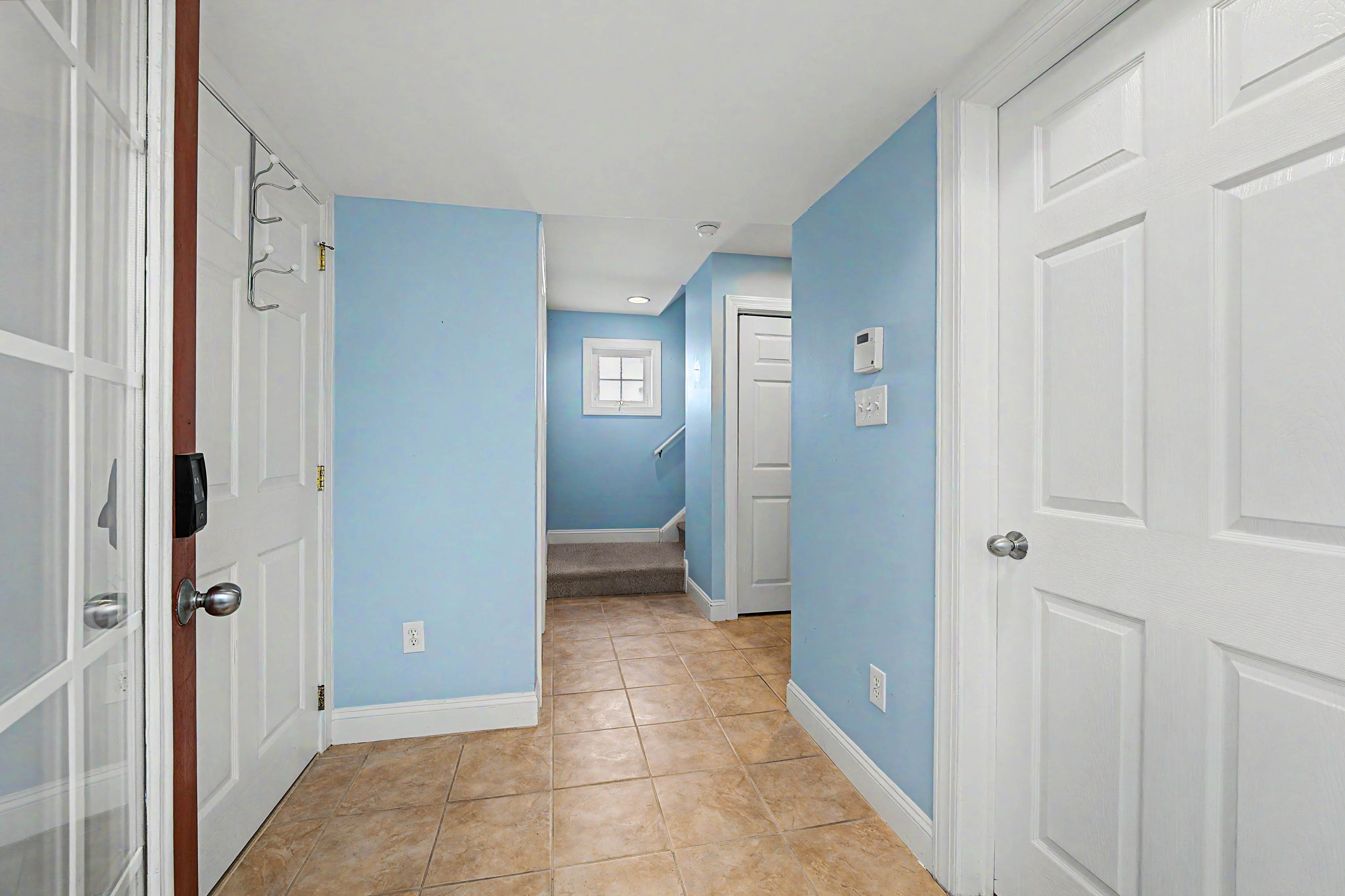 entryway_foyer_tiled_hallway