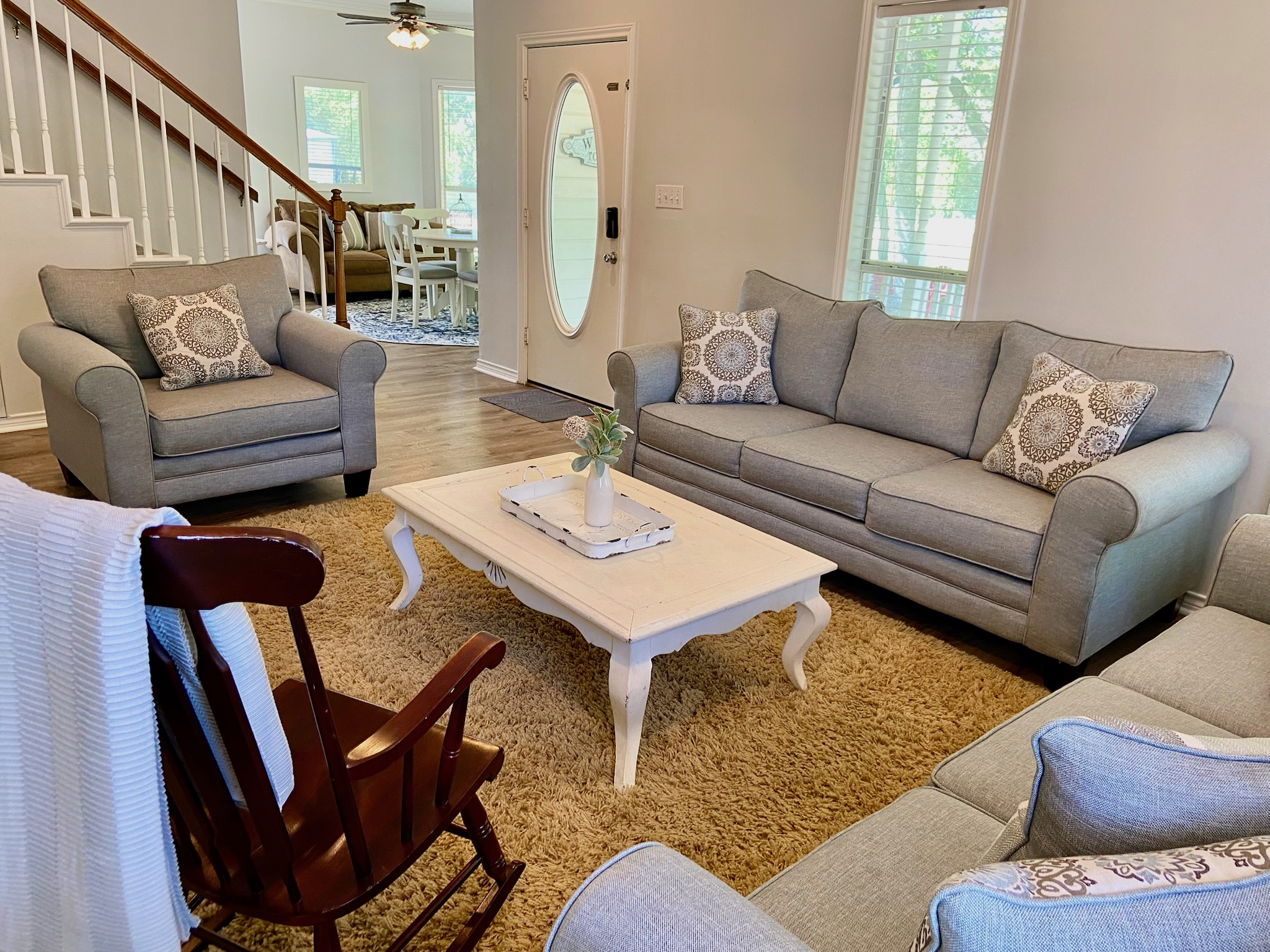 Farmhouse living room - classy comfort
