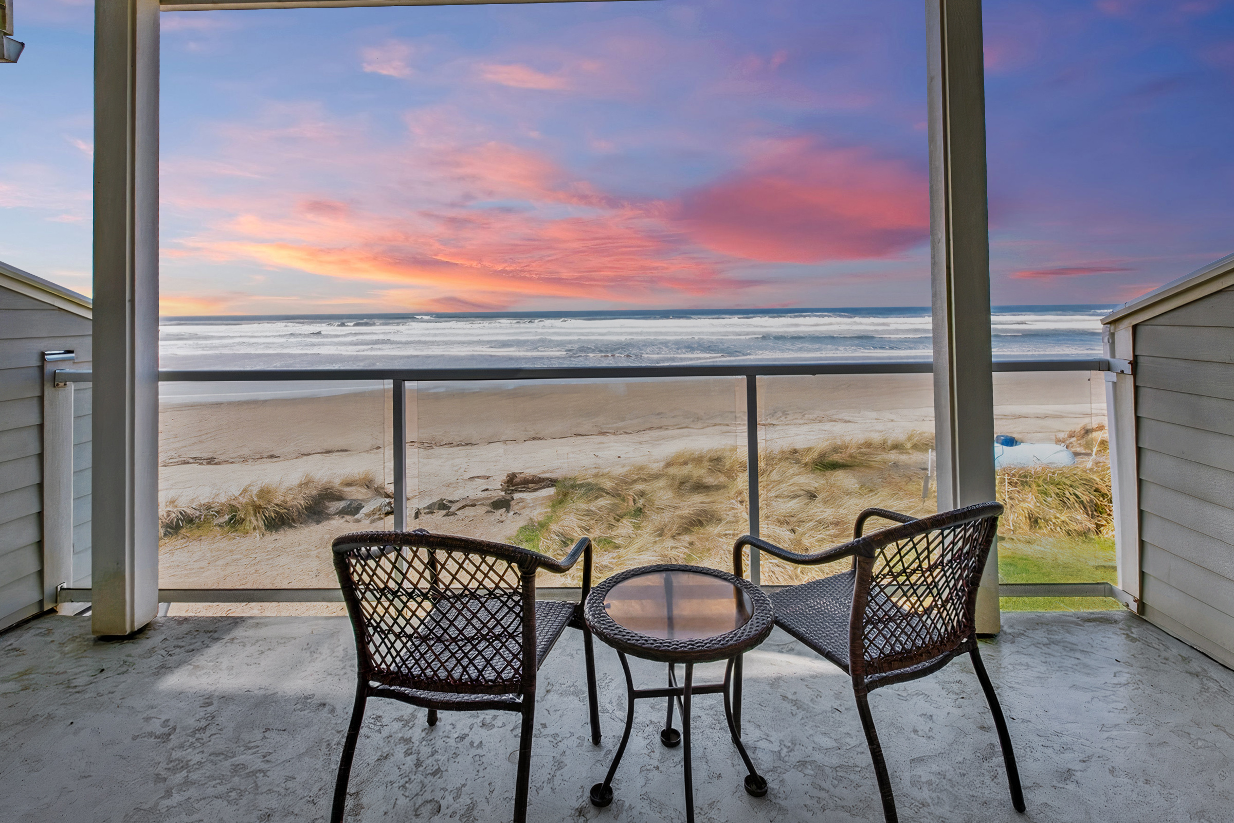 Waterfront Oceanfront Rockaway Beach House|3 BDR| Near Downtown|WIFI|W&D 4