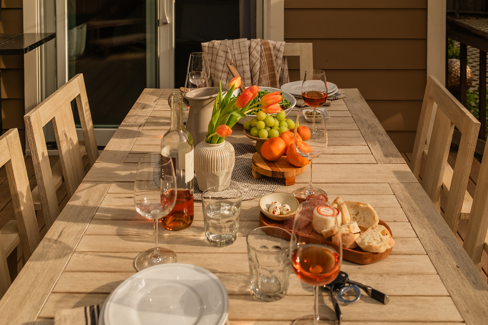 Al fresco dining for 6
