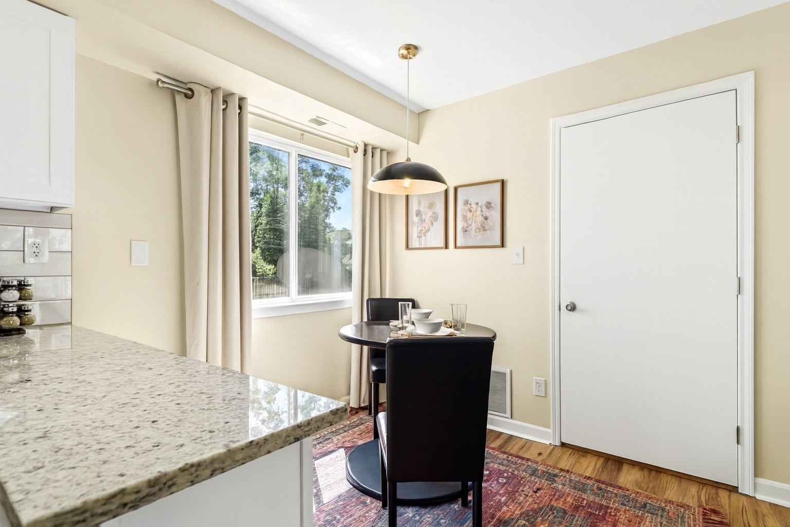 Create your culinary delights in our well-appointed kitchen, complete with a comprehensive array of essentials for your cooking needs.