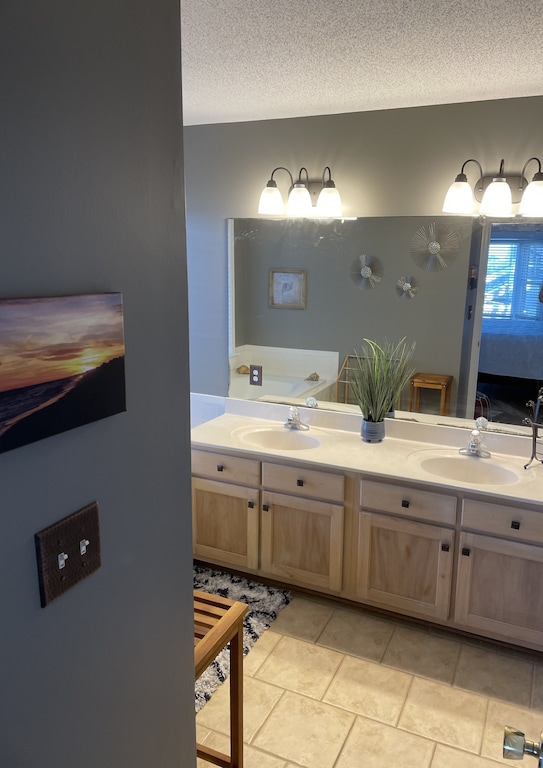 Oceanfront En Suite Master Bath