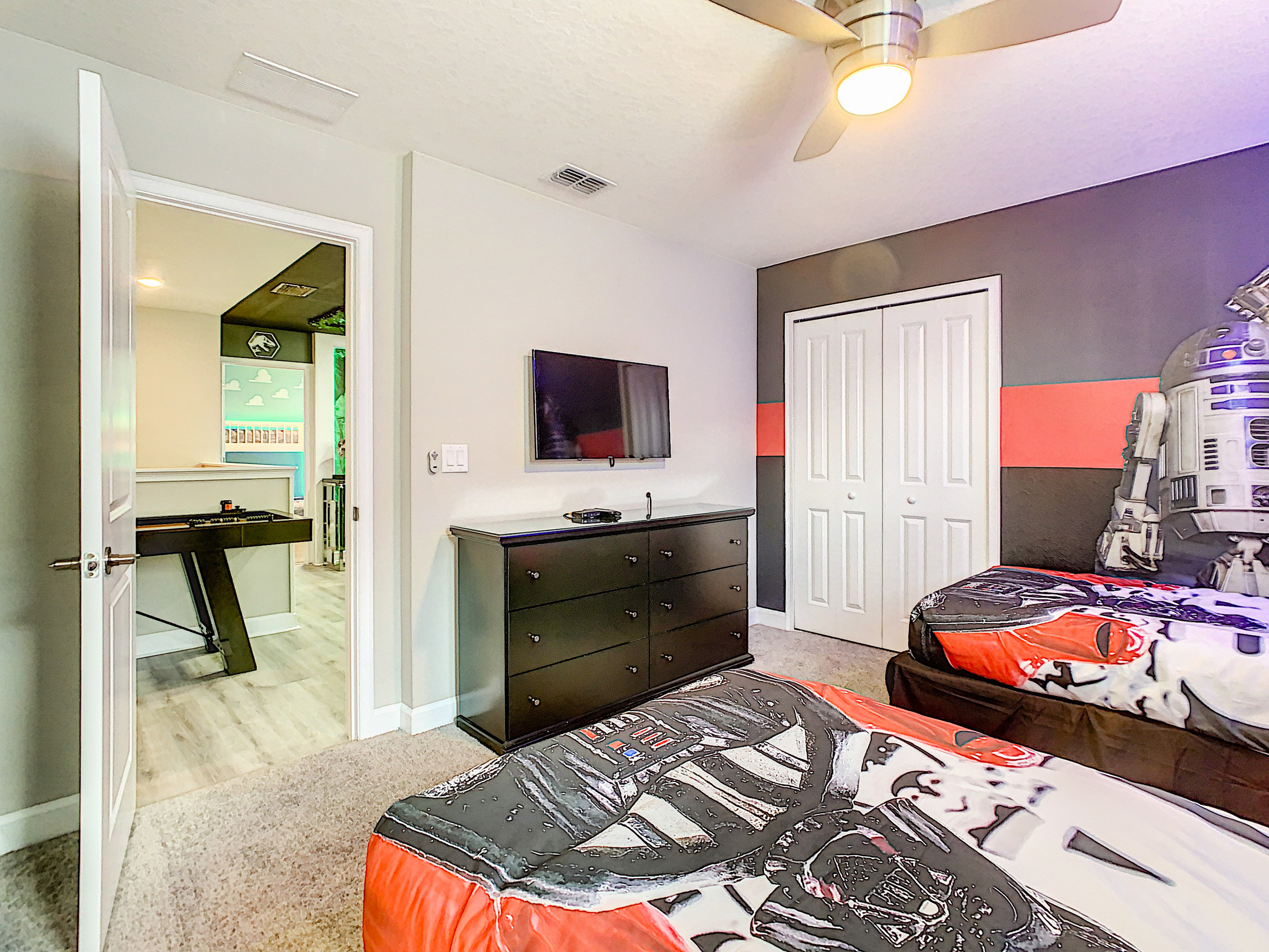 Bedroom #5-2nd Floor-Twin Beds-Watch TV