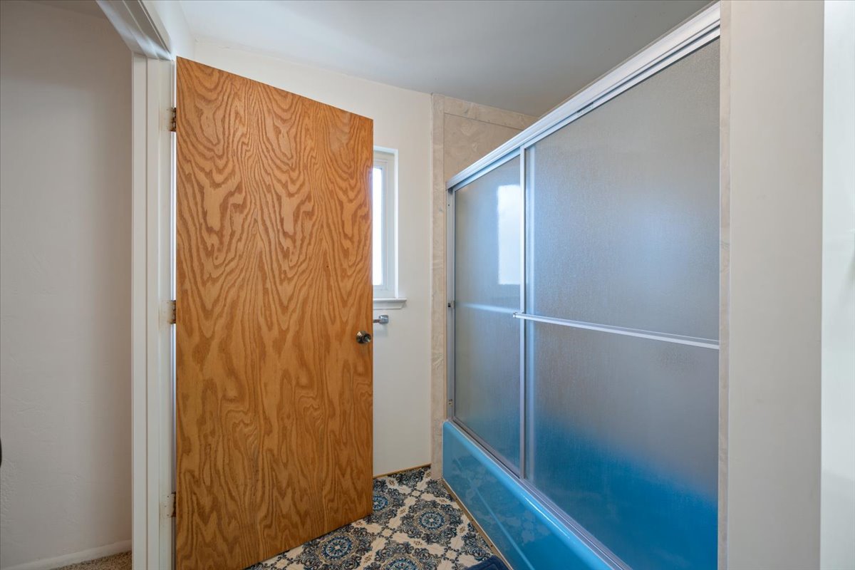 Hall Restroom - Shower/ Tub Combo