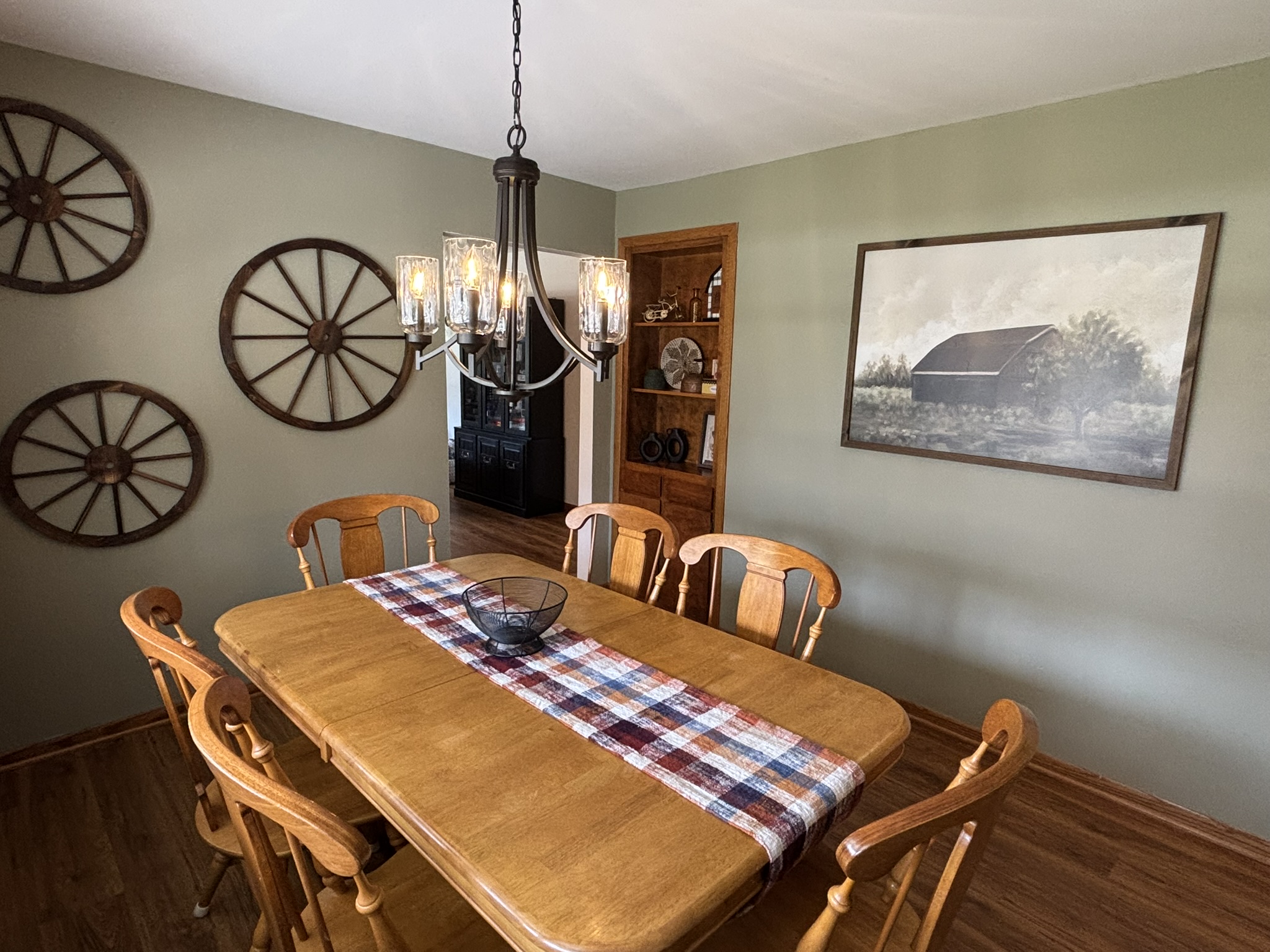 Dining Room: Seating for 6 (spare chairs in the coat closet)
