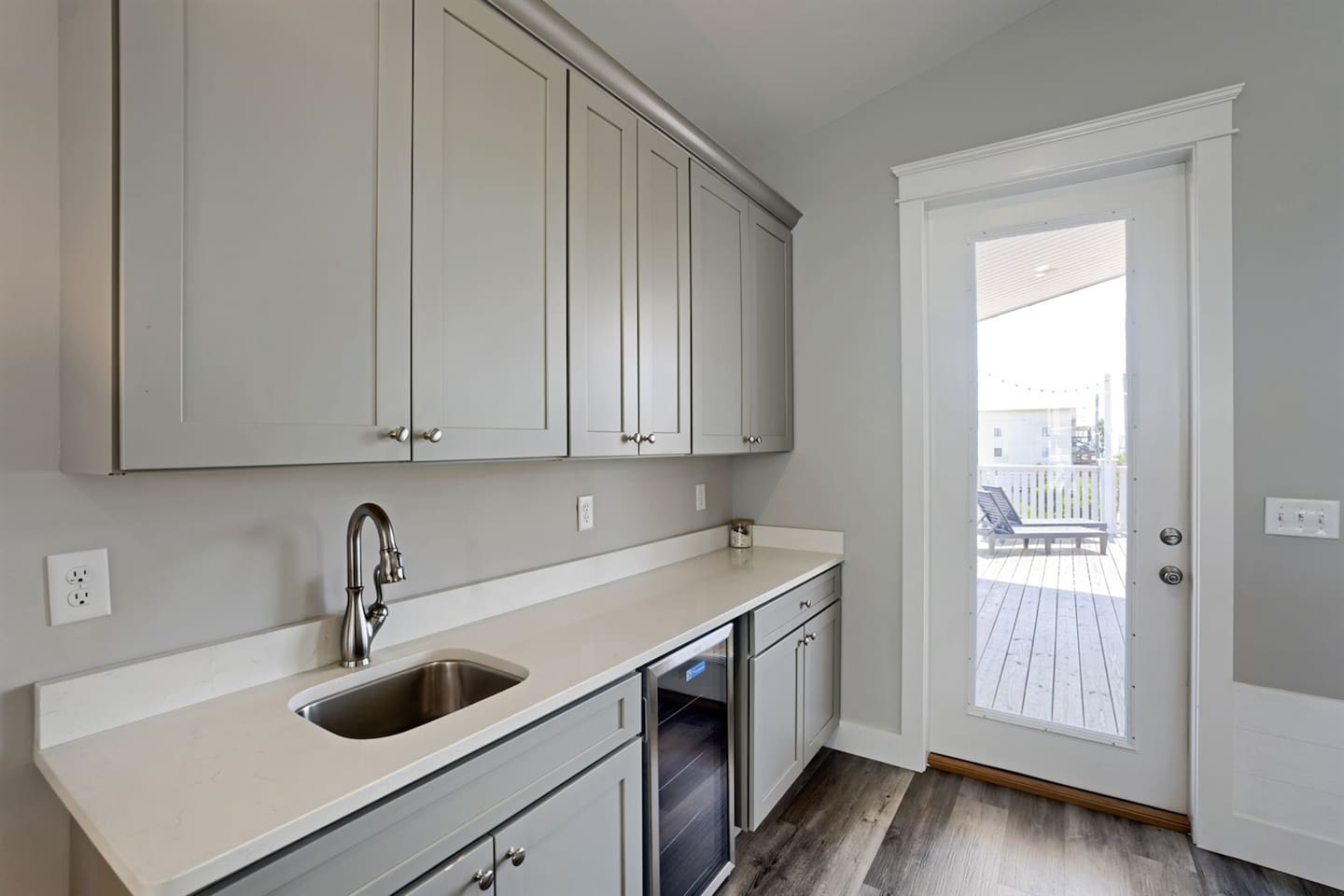 Discover a picturesque kitchen with a stunning sink just for you!