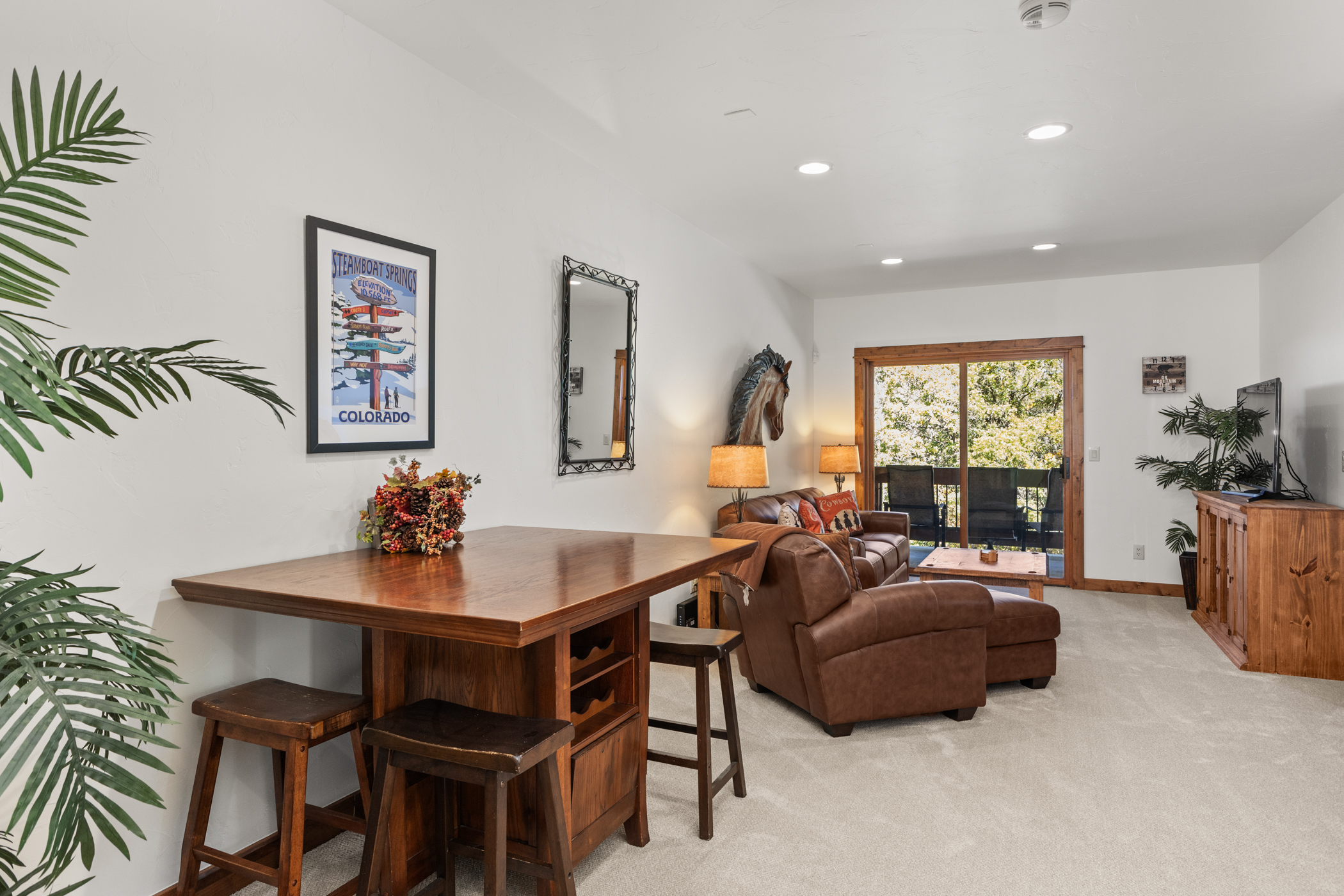 2nd Level - Secondary Living Room with SmartTV