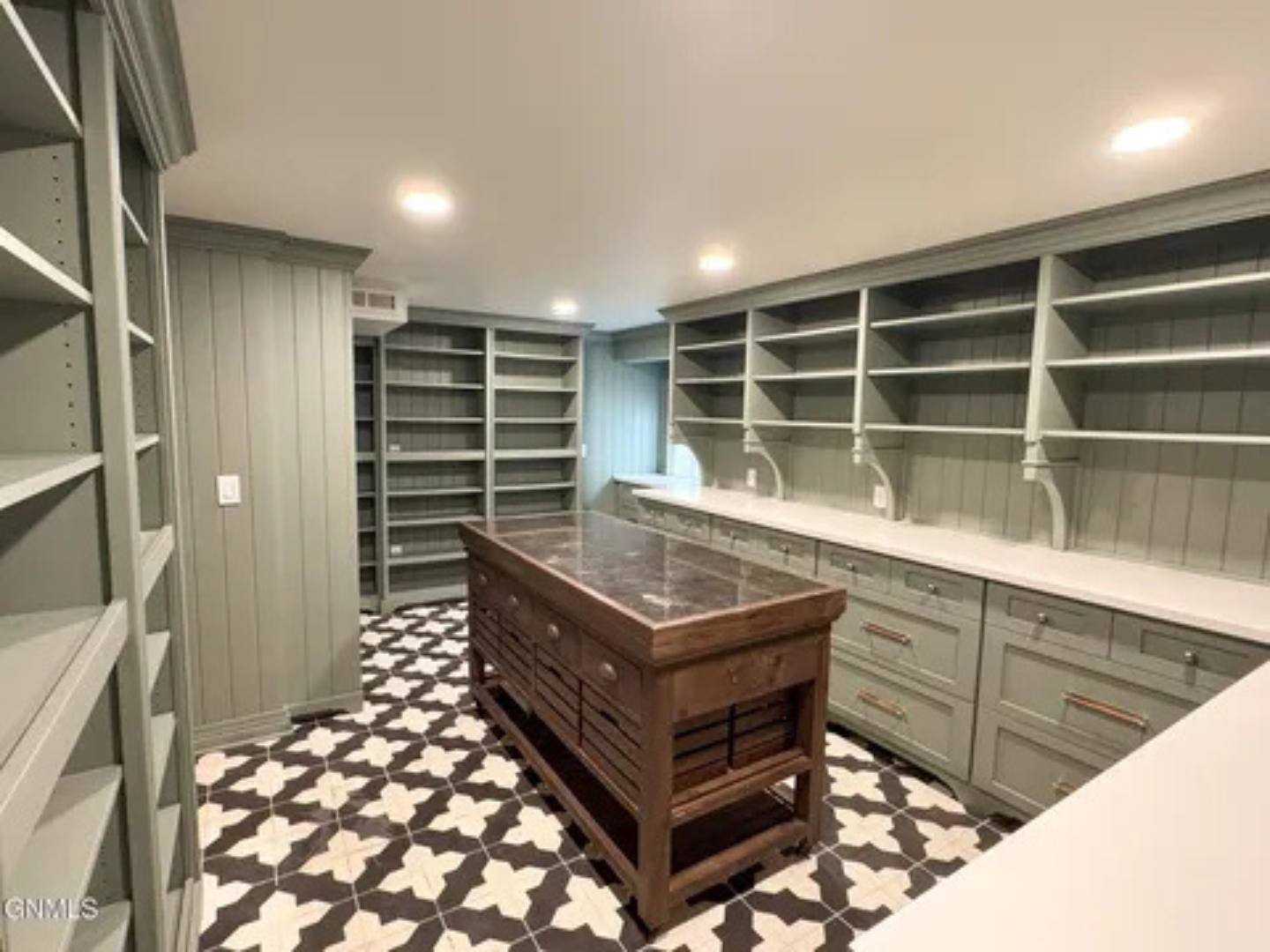 This added storage area gives you even more space to settle in comfortably.