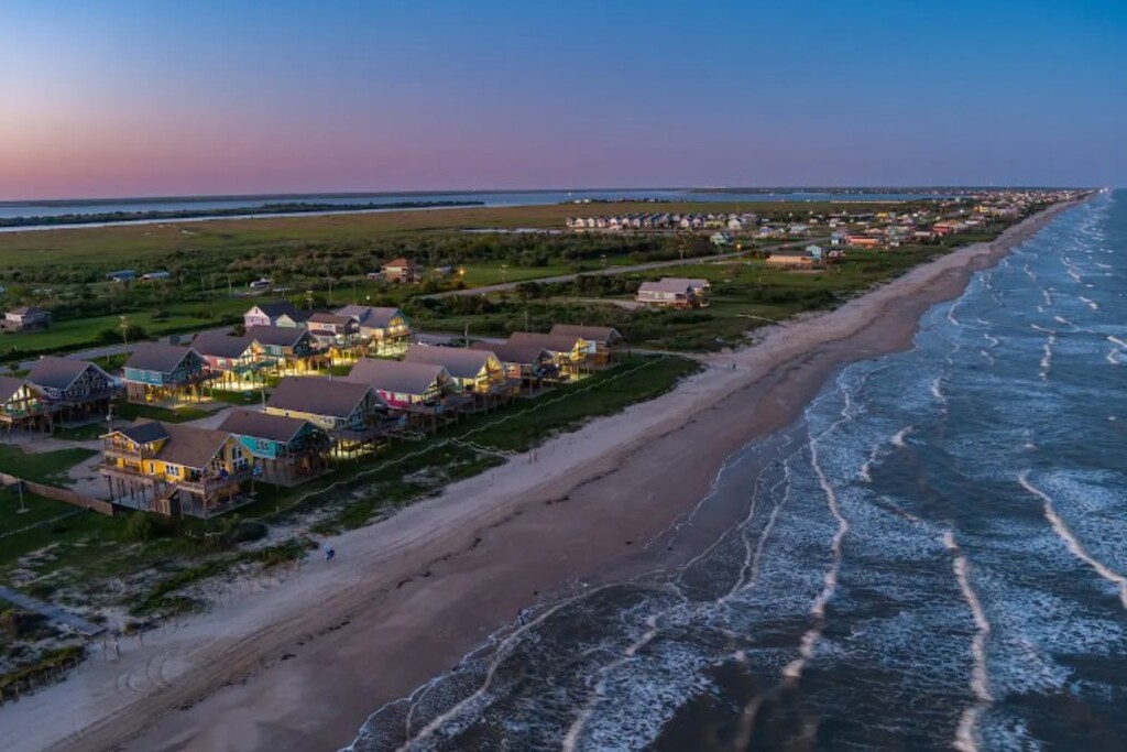285ce4bff53a4bab9fd4706fa54122f2 | Beachhouse | Texas | TX | Vacation Homes | Galveston | Crystal Beach | Kokomo | Breezy Days | Beachfront Elegance | Sunrise Serenity | Southern Sands Property Management, LLC