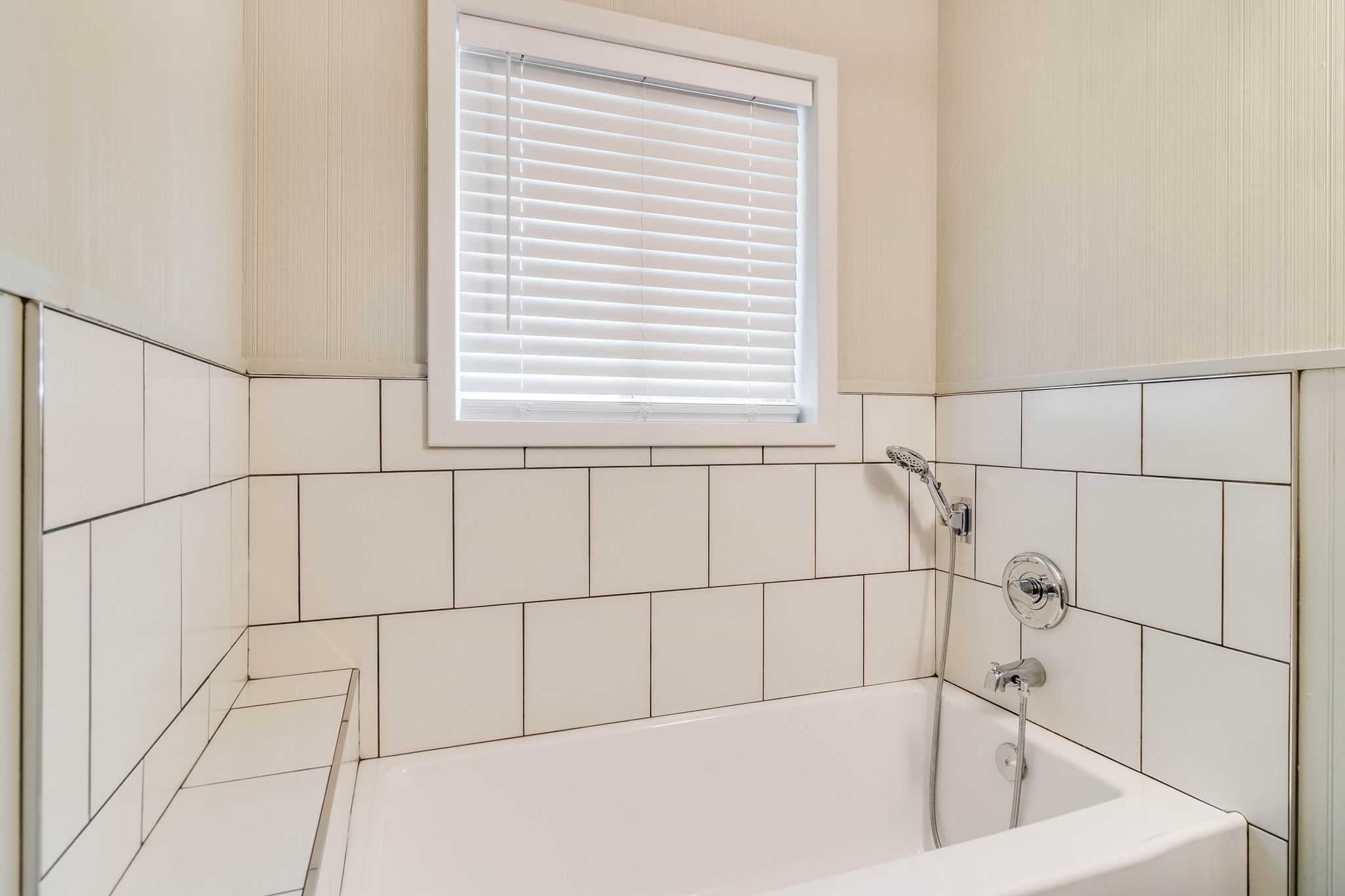 Second Full Bathroom Shower/Tub