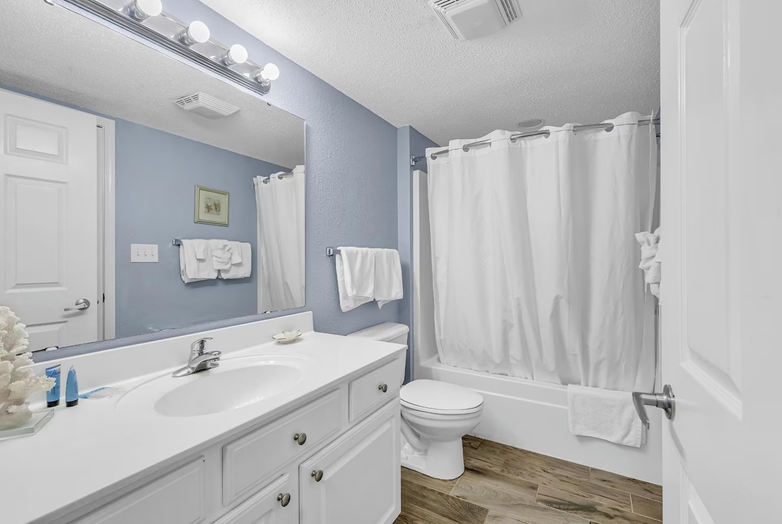 Main Unit Bathroom