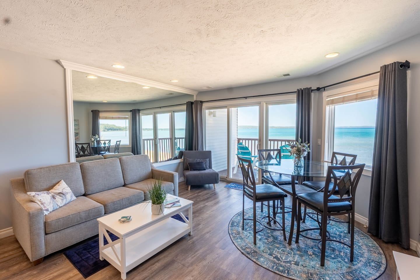 Gorgeous panoramic views from every angle! 