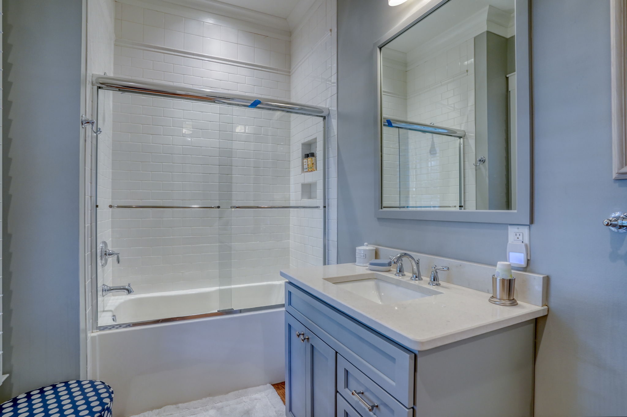 Private ensuite bath with tub and shower