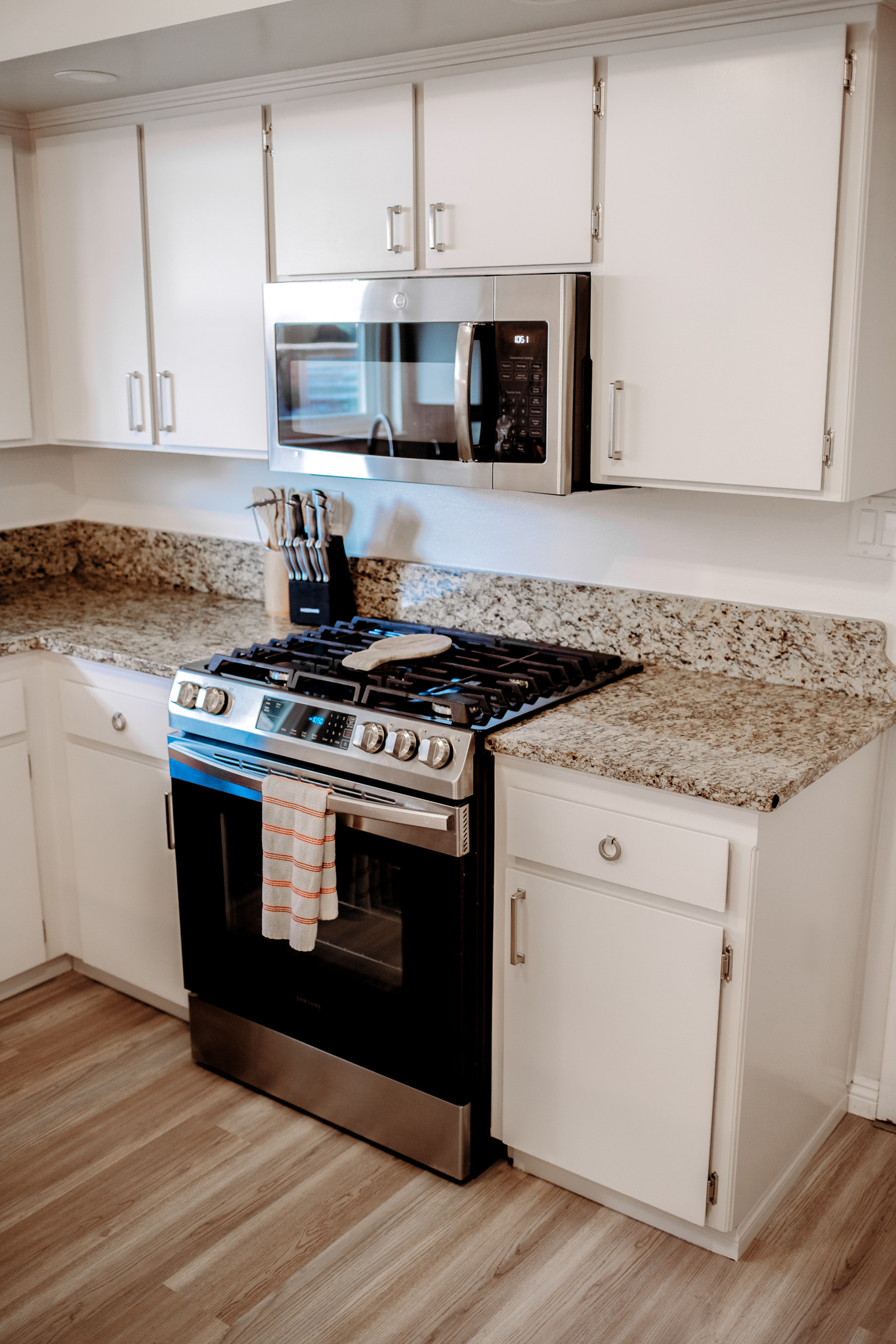 Prepare a local, farm-to-table feast in this chef-inspired kitchen.