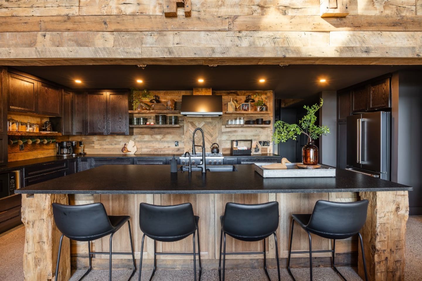 Bar top w/4 seats 