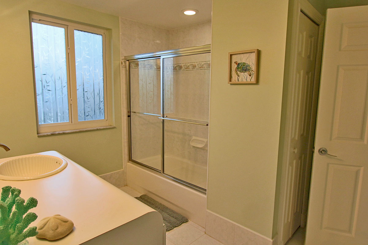 Hallway bathroom upstairs