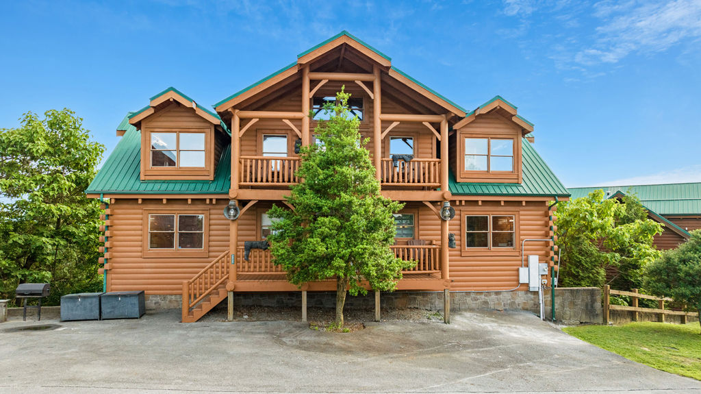 This stunning log cabin blends rustic craftsmanship with timeless mountain charm, perfectly nestled in the heart of the Smokies.