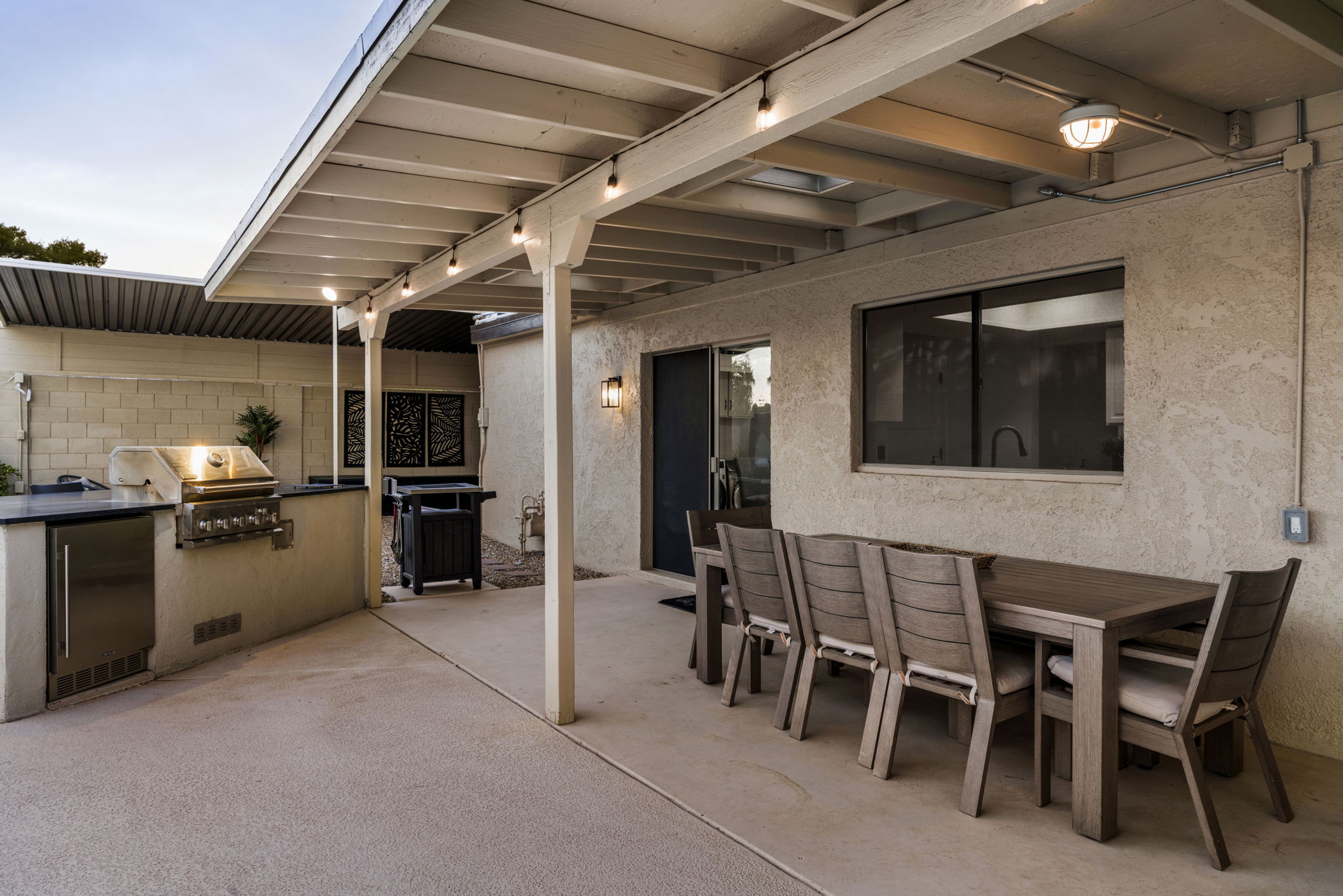 Spacious outdoor dining area with gas BBQ 