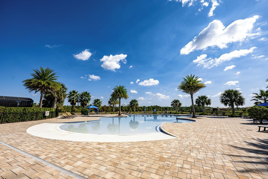 Zero entry pool, great for kids and adults
