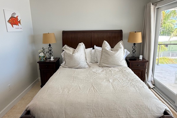 UPDATED - Iphone/watch charging station; Luxury Bed Linens 