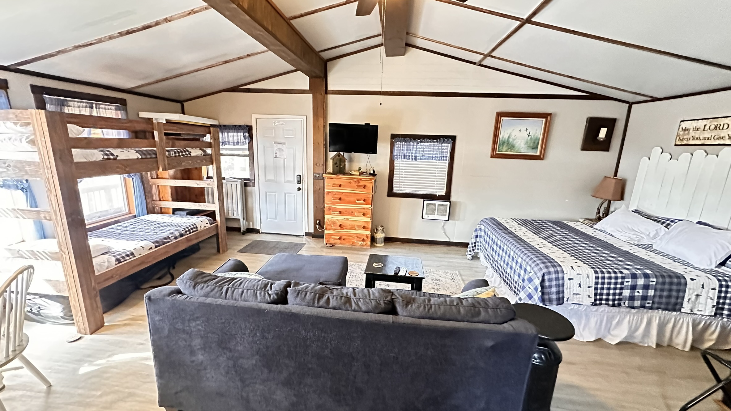 King Bed, 2 Twin beds (bunk), Queen floor mattress, and travel crib.