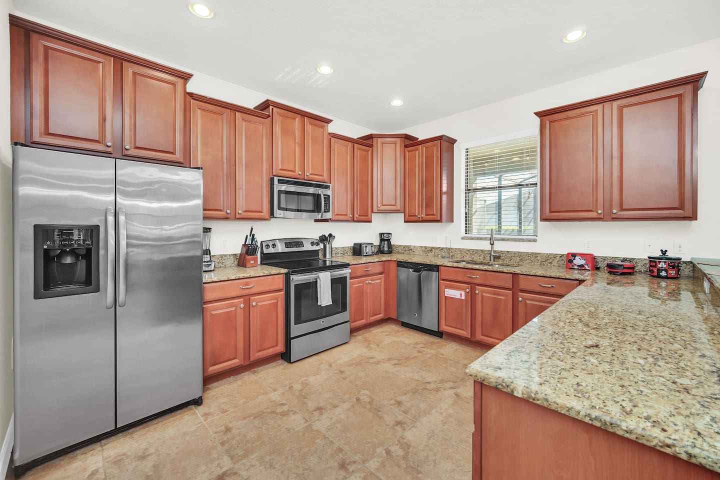 Kitchen with Disney amenities. Coffee is included!
Nice large oven, stove, microwave and dishwasher so you can spend less time in the kitchen while enjoying your vacation. Plenty of kitchen supplies for large gatherings.