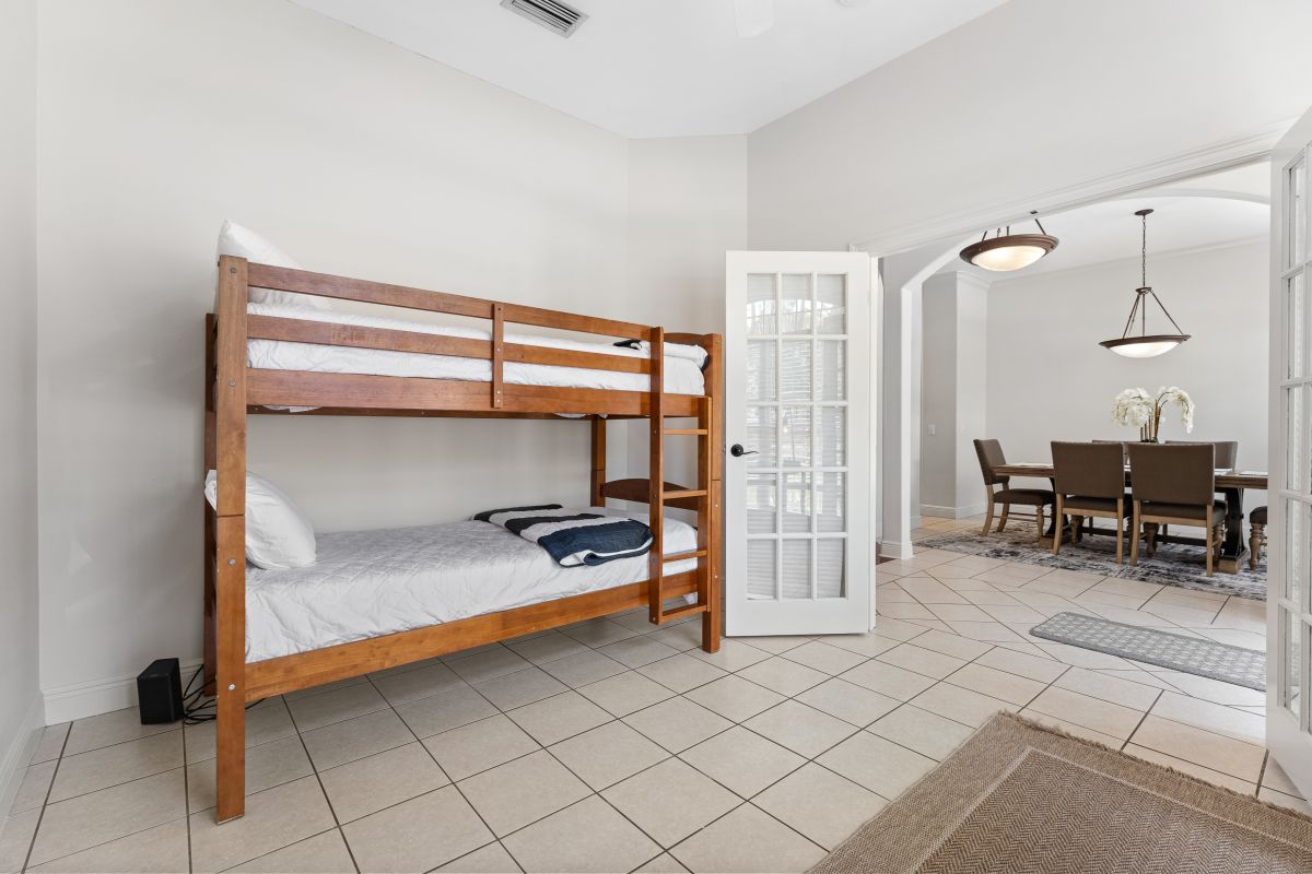 Bunk Room with Laptop desk