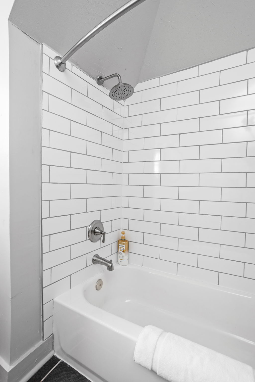 Prepare and unwind in the full bathroom.
