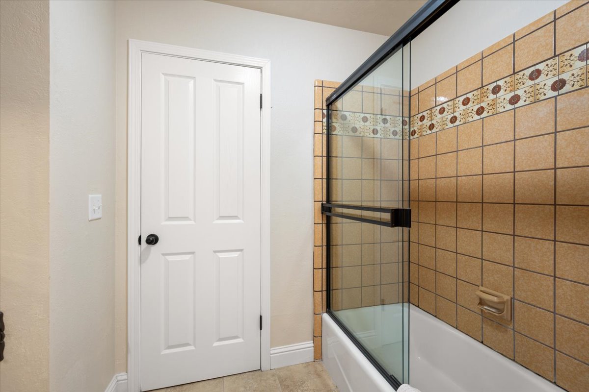 Primary bathroom w/ Jack and Jill to kitchen