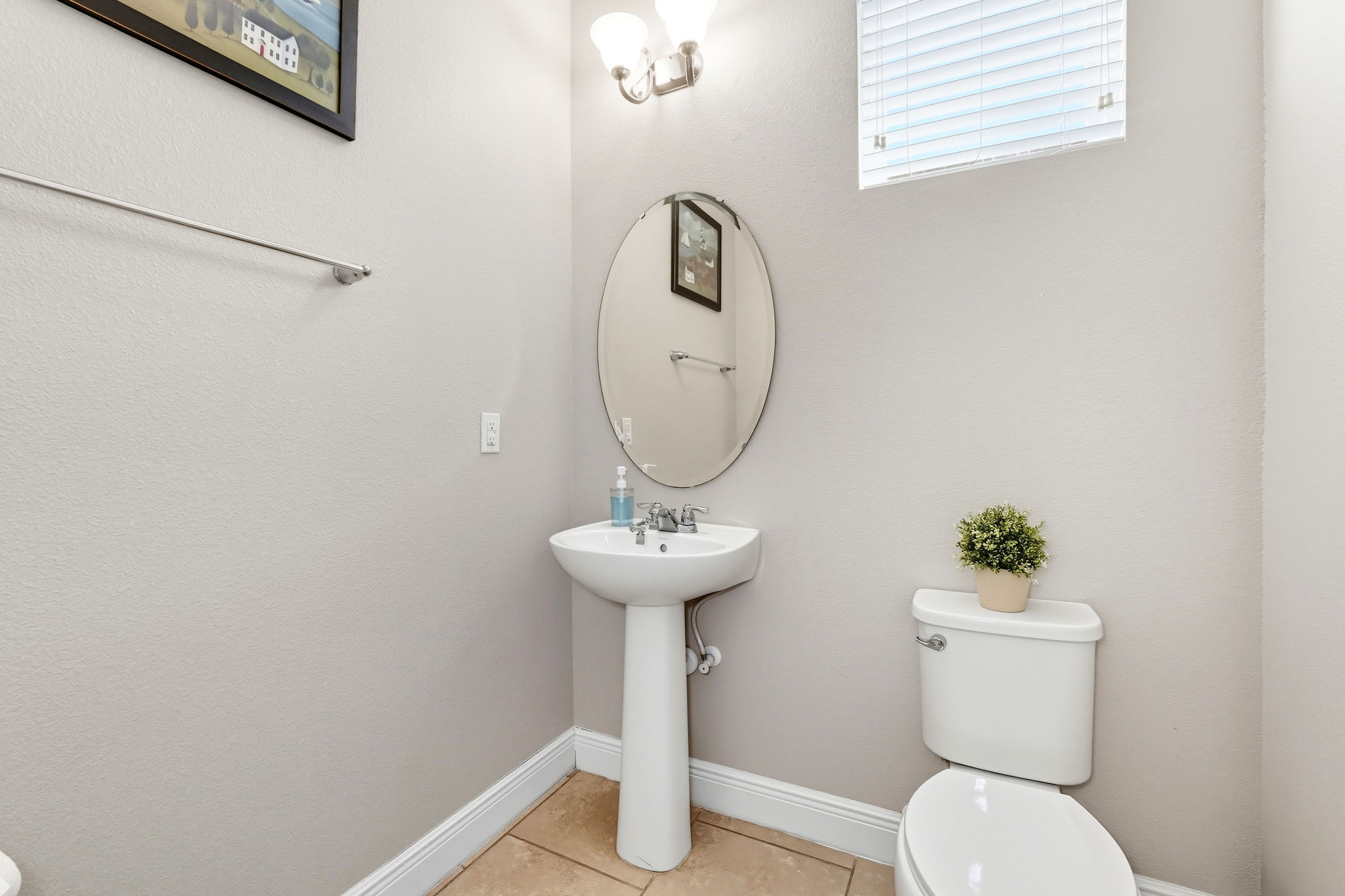 1st floor 1/2 bath