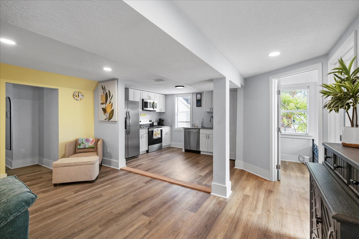 clean, modern, close to St. Augustine attractions!