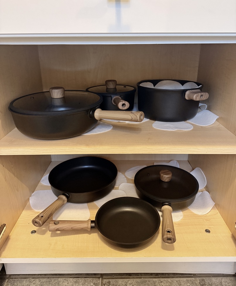 Pots and pans set