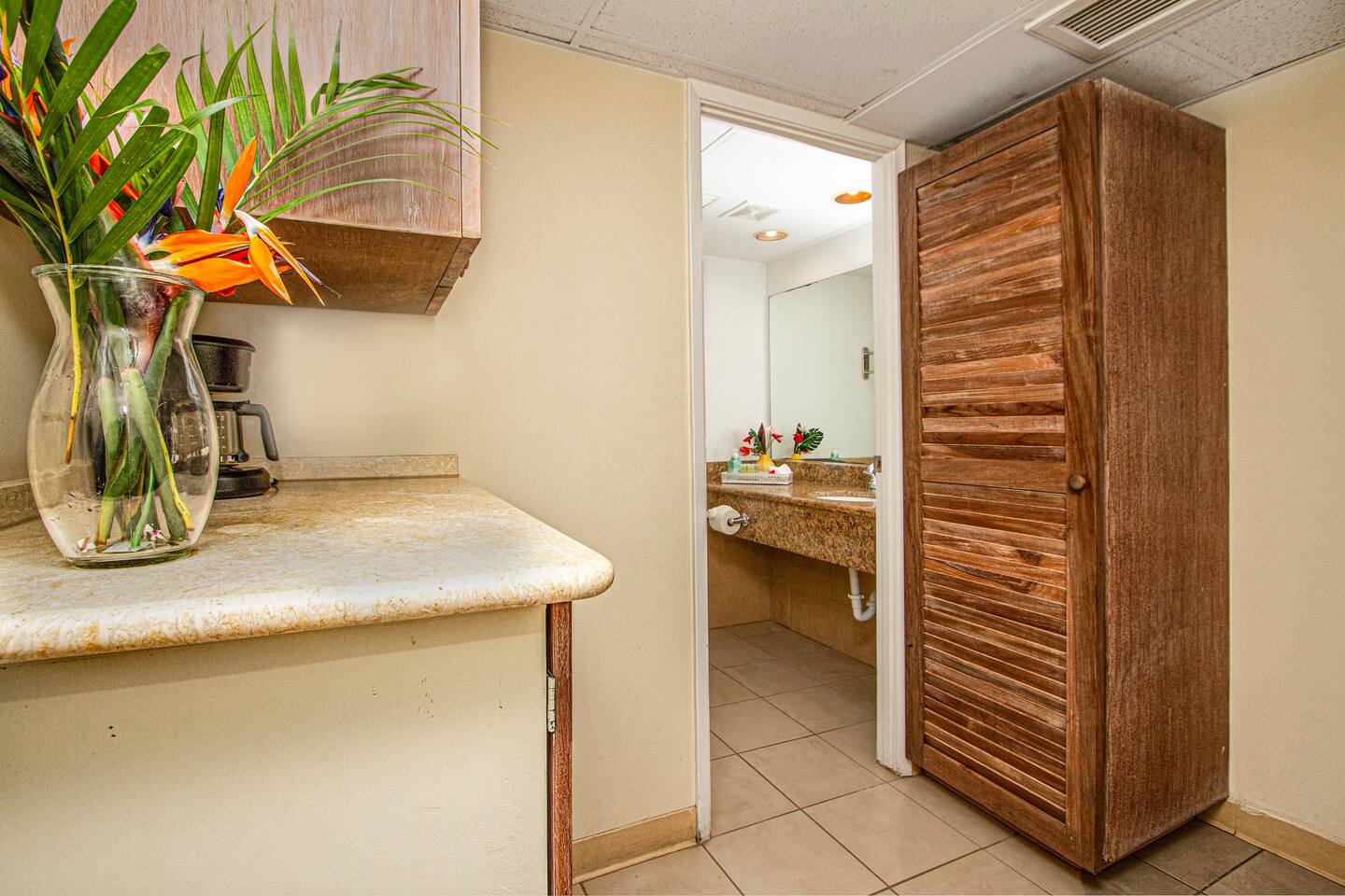 Kitchenette area with counter space for your convenience