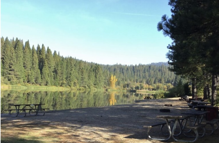 White Pines Lake is a beautiful, motor-free mountain lake that serves as the ultimate family-friendly hub for relaxation and outdoor recreation.