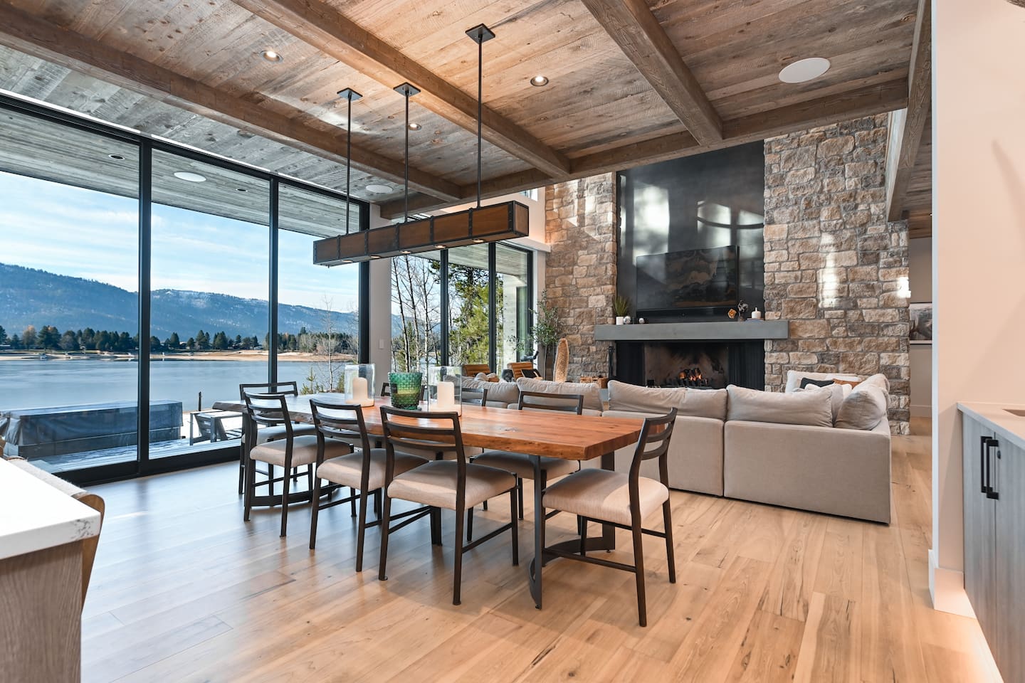 Open and shut the blinds with a touch of a button.