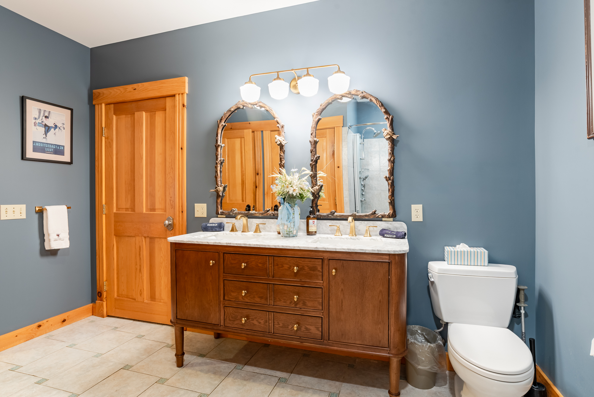 1st fl bath w/soaking tub & 2nd set of w/d