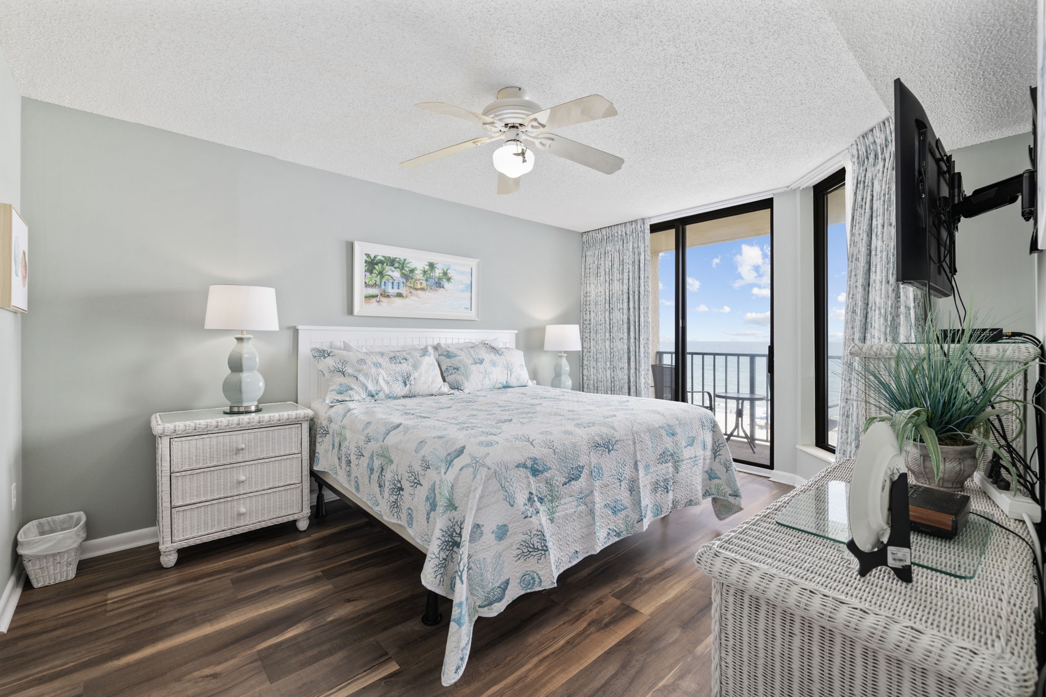 Master bedroom with King bed,  ensuite bathroom & gorgeous oceanview