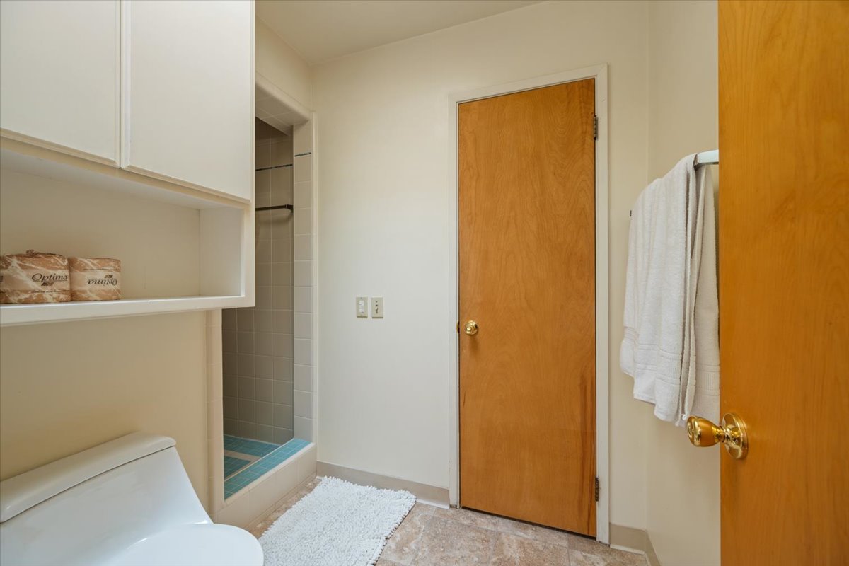 Restroom 3 - Shower/Tub Combo